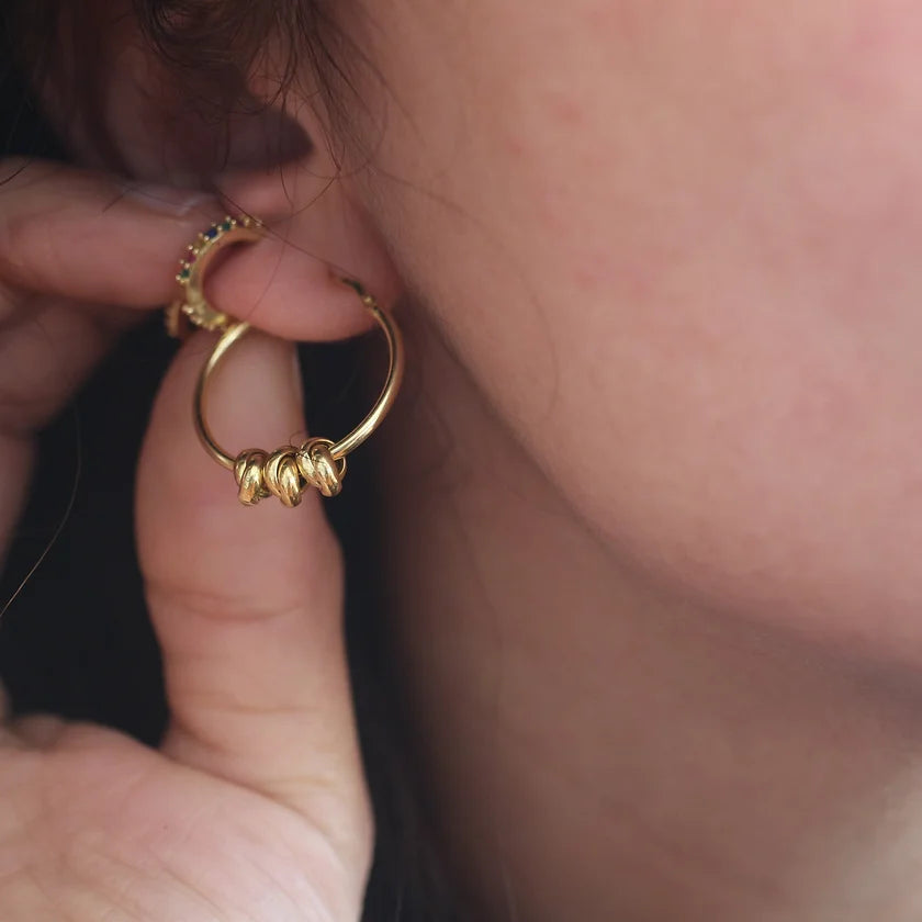Knot hoops